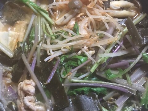 昆布たっぷり！紫水菜ともやしのチゲ鍋